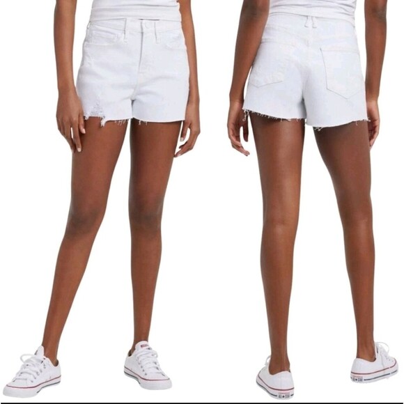 Good American Plus 90s Solid White Distressed Raw Hem Denim Shorts - Picture 13 of 13